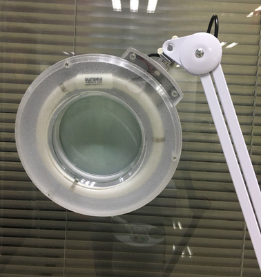 Máquina facial 2 del cuidado de piel de Vapozone en 1 vapor facial del salón ligero que magnifica
